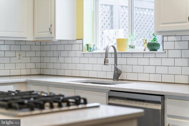 13082 PARK CRESCENT CIR, Herndon, VA 20171