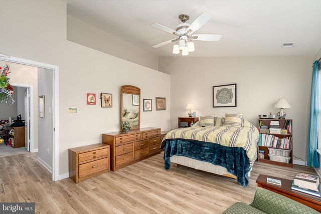 13082 PARK CRESCENT CIR, Herndon, VA 20171