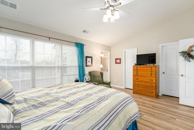 13082 PARK CRESCENT CIR, Herndon, VA 20171