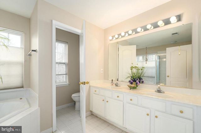 13082 PARK CRESCENT CIR, Herndon, VA 20171