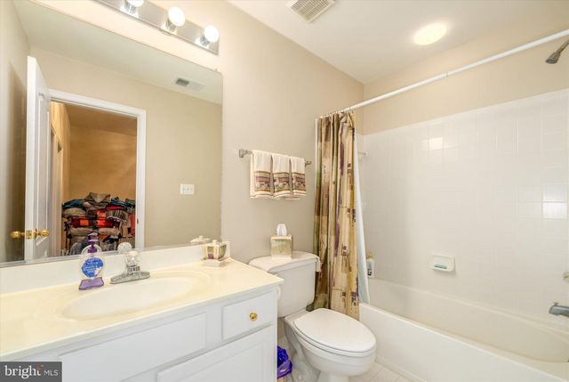 13082 PARK CRESCENT CIR, Herndon, VA 20171