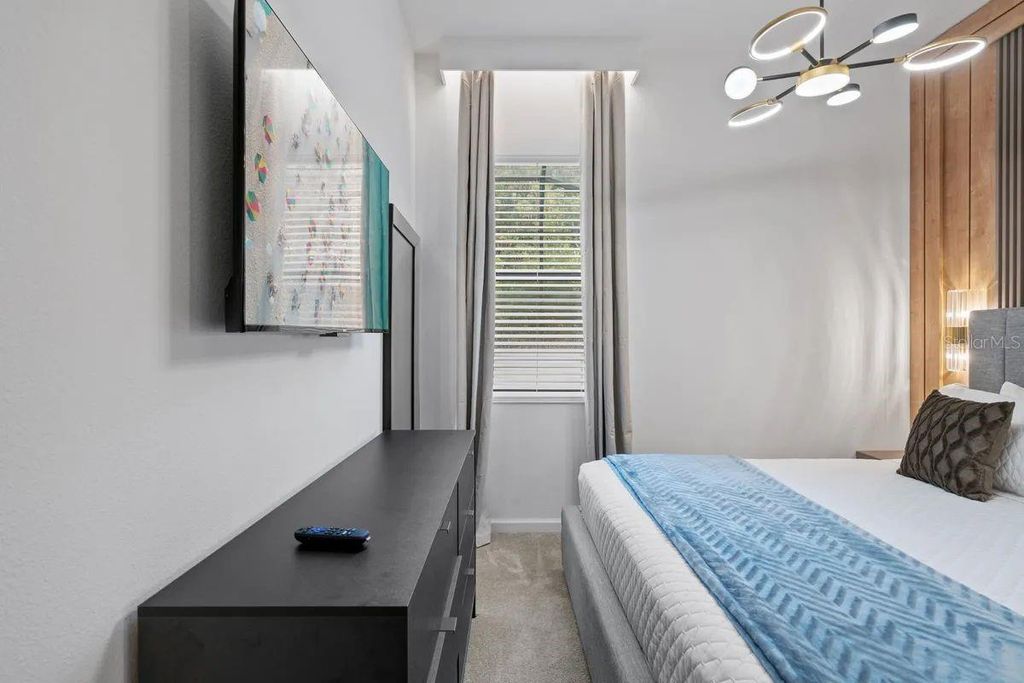 Image 12 of property listing at 10317 EBB TIDE LN, Orlando, FL 32821