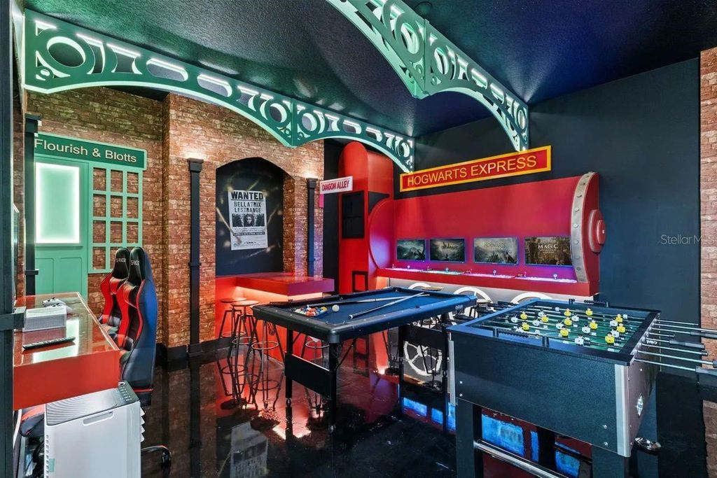 Image 20 of property listing at 10317 EBB TIDE LN, Orlando, FL 32821