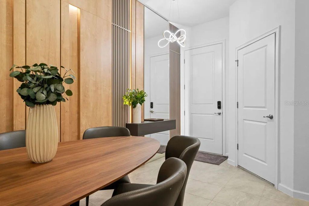 Image 3 of property listing at 10317 EBB TIDE LN, Orlando, FL 32821