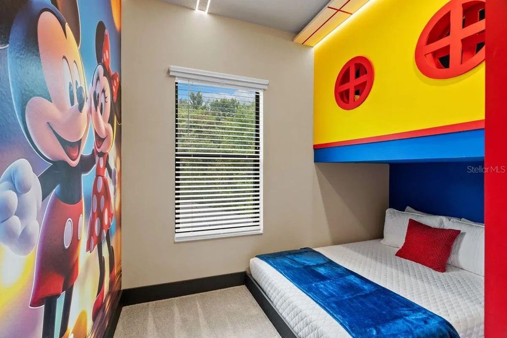 Image 33 of property listing at 10317 EBB TIDE LN, Orlando, FL 32821