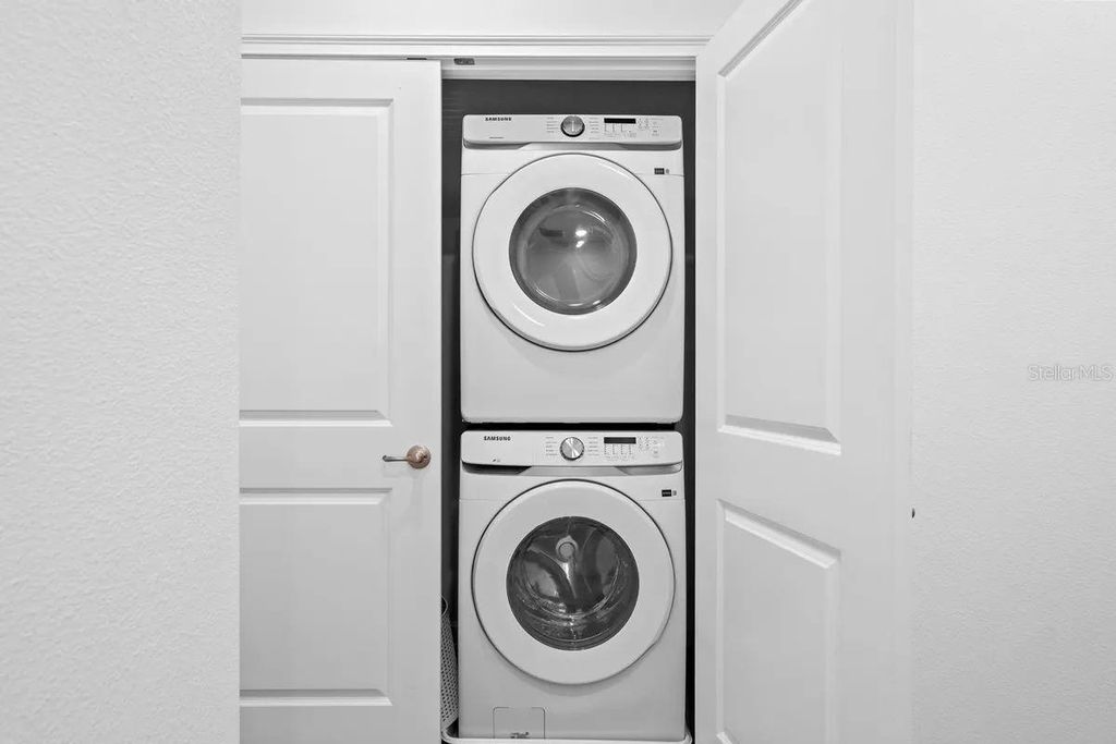 Image 35 of property listing at 10317 EBB TIDE LN, Orlando, FL 32821