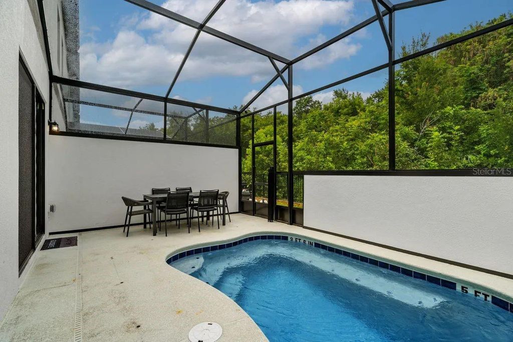 Image 36 of property listing at 10317 EBB TIDE LN, Orlando, FL 32821