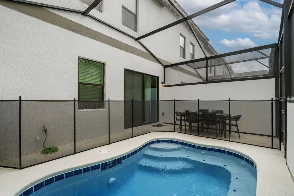 Image 37 of property listing at 10317 EBB TIDE LN, Orlando, FL 32821