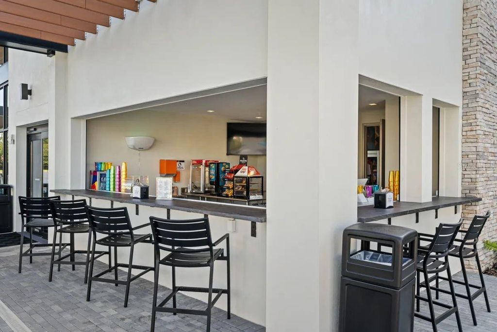 Image 45 of property listing at 10317 EBB TIDE LN, Orlando, FL 32821