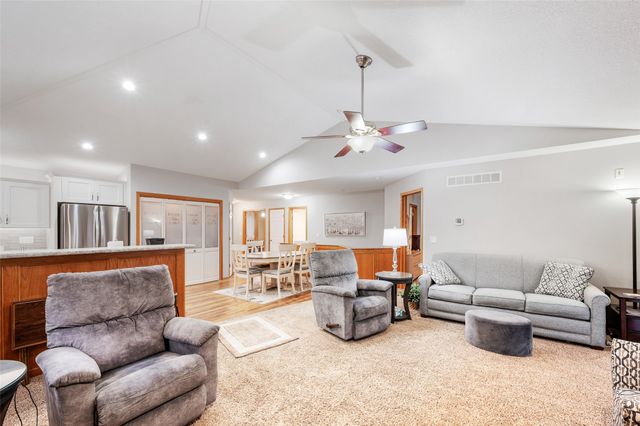 736 SE Ponds Edge Lane, Ankeny, IA 50021