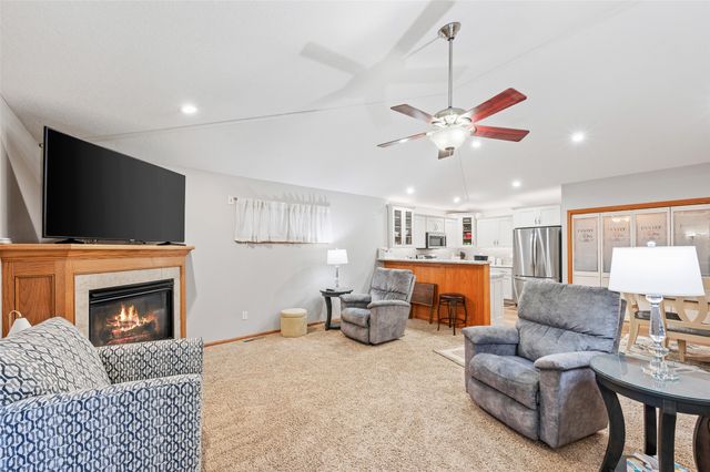 736 SE Ponds Edge Lane, Ankeny, IA 50021