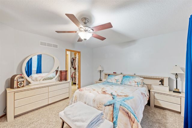 736 SE Ponds Edge Lane, Ankeny, IA 50021