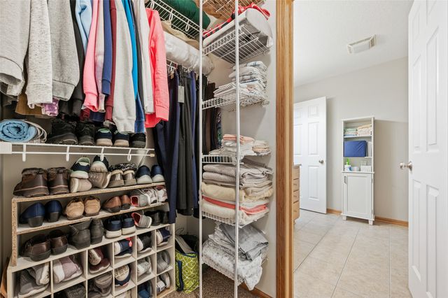 736 SE Ponds Edge Lane, Ankeny, IA 50021