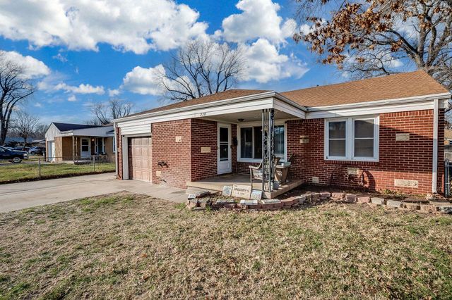 228 Fager Dr, Haysville, KS 67060
