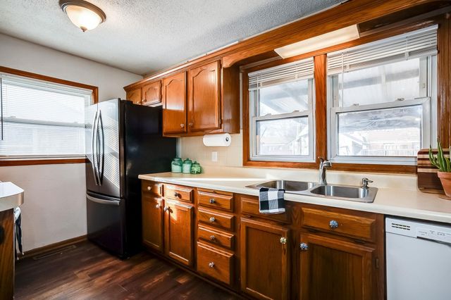 228 Fager Dr, Haysville, KS 67060