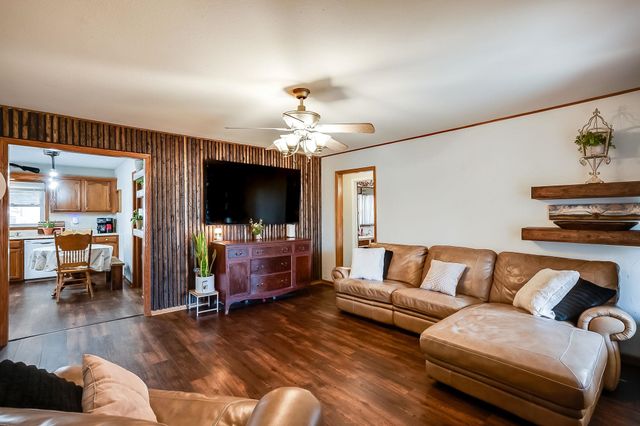 228 Fager Dr, Haysville, KS 67060