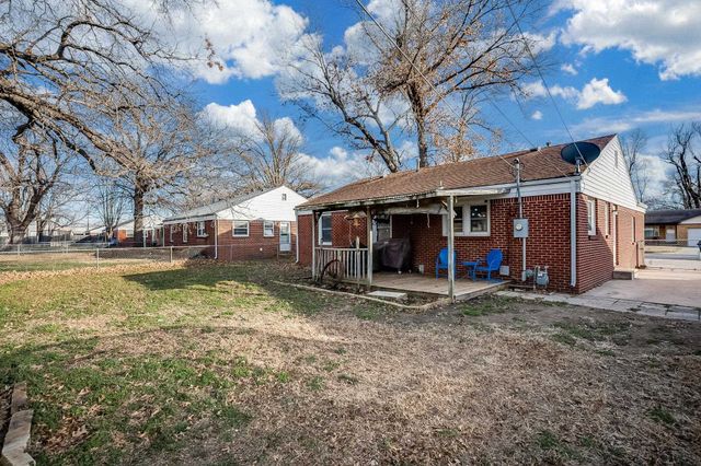 228 Fager Dr, Haysville, KS 67060