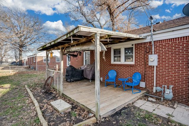 228 Fager Dr, Haysville, KS 67060