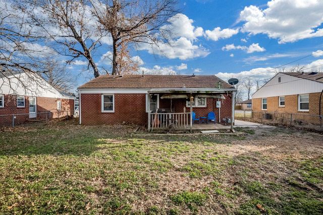 228 Fager Dr, Haysville, KS 67060