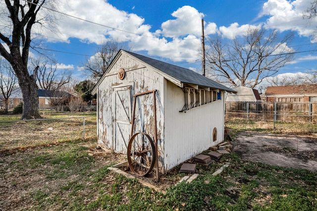 228 Fager Dr, Haysville, KS 67060