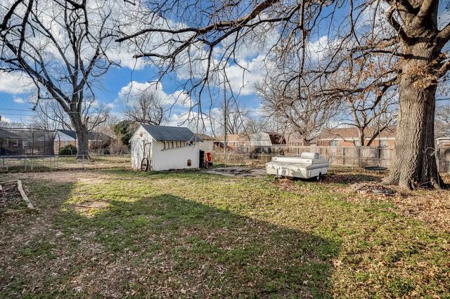 228 Fager Dr, Haysville, KS 67060