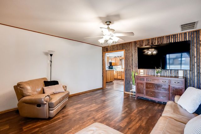 228 Fager Dr, Haysville, KS 67060