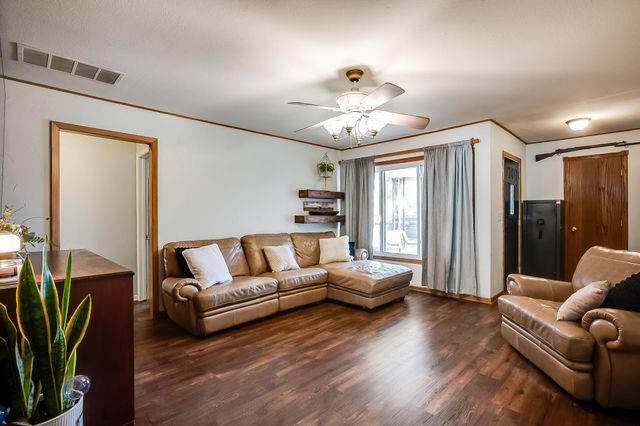 228 Fager Dr, Haysville, KS 67060