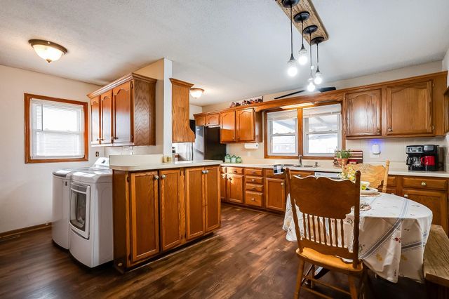 228 Fager Dr, Haysville, KS 67060