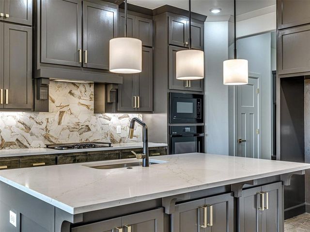 16001 Catalonia Place, Oklahoma City, OK 73170