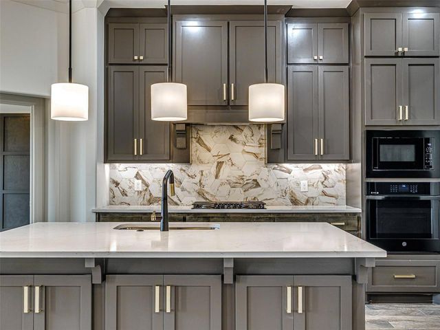 16001 Catalonia Place, Oklahoma City, OK 73170