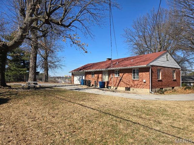 7126 Forest Hill Drive, St Louis, MO 63121