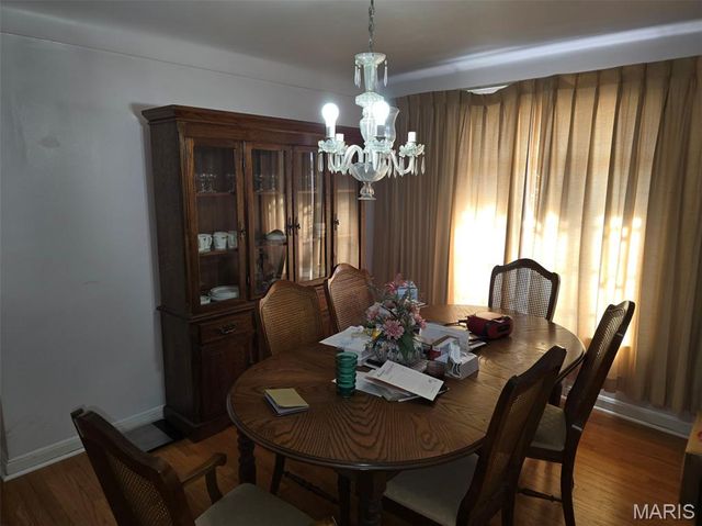 7126 Forest Hill Drive, St Louis, MO 63121