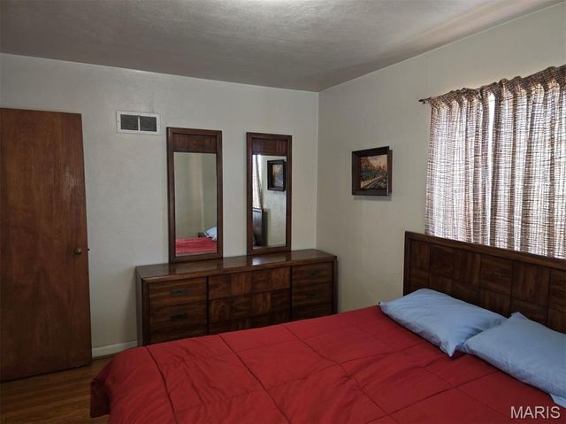 7126 Forest Hill Drive, St Louis, MO 63121