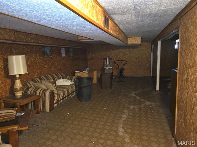 7126 Forest Hill Drive, St Louis, MO 63121