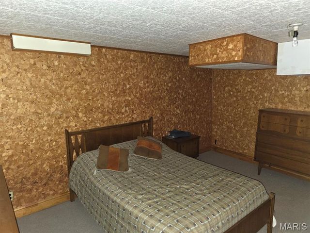 7126 Forest Hill Drive, St Louis, MO 63121