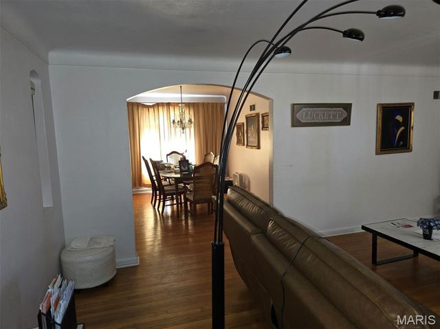 7126 Forest Hill Drive, St Louis, MO 63121