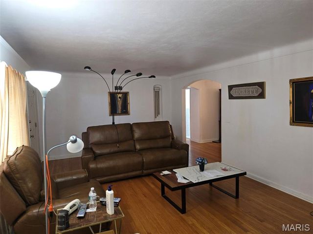 7126 Forest Hill Drive, St Louis, MO 63121