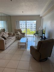 250 181st Dr 414, Sunny Isles Beach, FL 33160