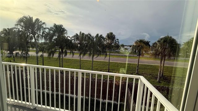 679 SE 13th St Circle, Homestead, FL 33034