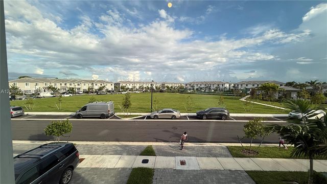 679 SE 13th St Circle, Homestead, FL 33034