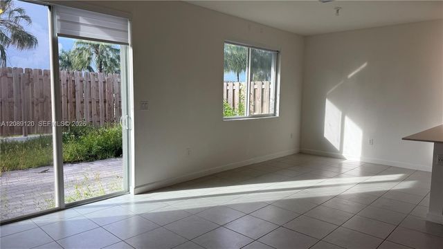 679 SE 13th St Circle, Homestead, FL 33034