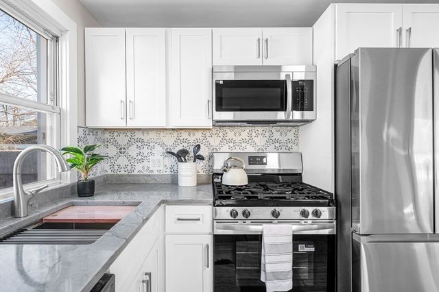 97 Parallel St, Springfield, MA 01104