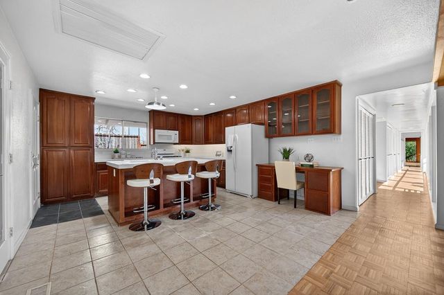 3060 Knollwood Dr, Cameron Park, CA 95682