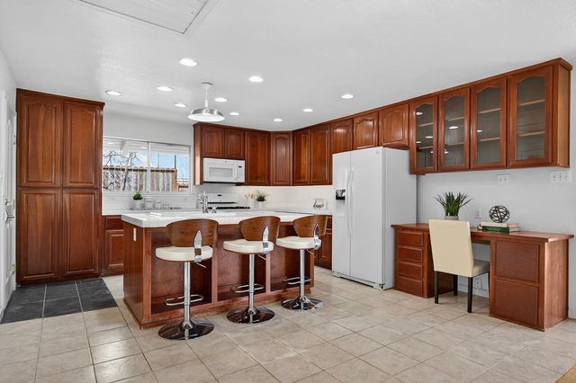 3060 Knollwood Dr, Cameron Park, CA 95682