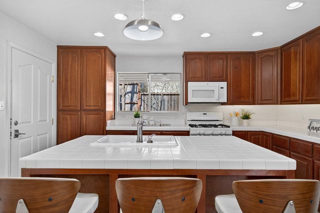 3060 Knollwood Dr, Cameron Park, CA 95682