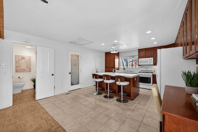 3060 Knollwood Dr, Cameron Park, CA 95682