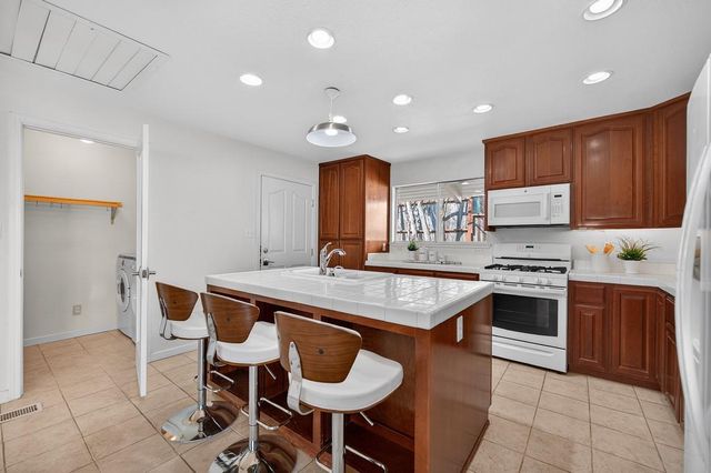 3060 Knollwood Dr, Cameron Park, CA 95682