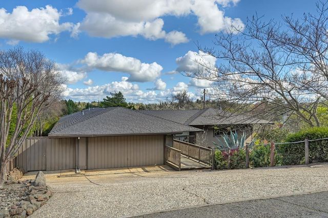3060 Knollwood Dr, Cameron Park, CA 95682