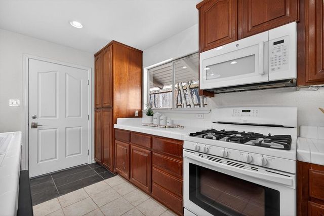 3060 Knollwood Dr, Cameron Park, CA 95682