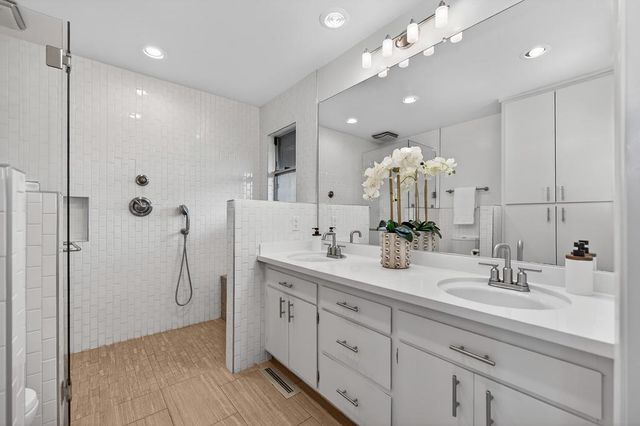 3060 Knollwood Dr, Cameron Park, CA 95682